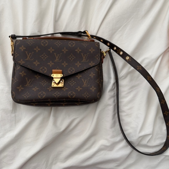 Louis Vuitton Handbags - Louis Vuitton Pochette Métis